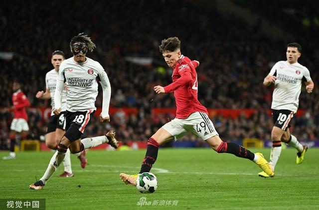 在他的到来 在他的到来